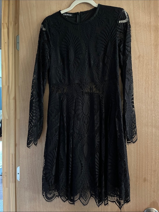 Dresses & Skirts - Black Lace Long-Sleeve Dress
